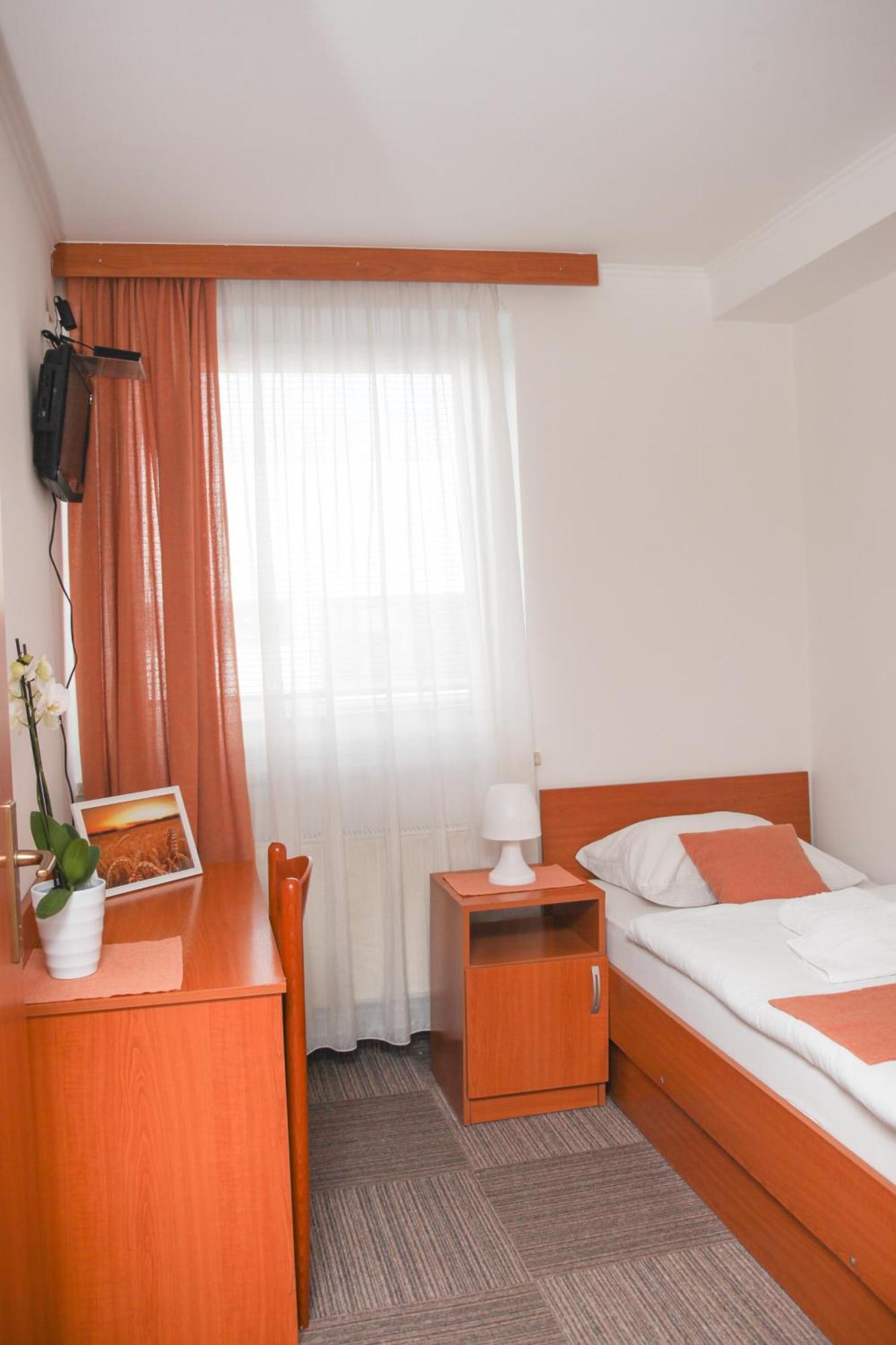 Restavracija In Prenocisca Carda Otel Martjanci Dış mekan fotoğraf